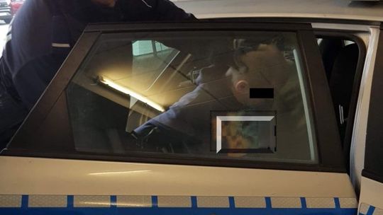 Zatrzymali pijanego kierowcę i przekazali w ręce policji