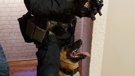 Zatrzymano 2 mężczyzn za wysadzenie bankomatu