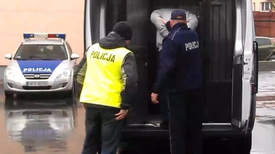 Zatrzymano drugiego policjanta za przemoc w Nowym Czarnowie. Grozi im do 5 lat więzienia Zatrzymano drugiego policjanta za przemoc w Nowym Czarnowie. Grozi im do 5 lat więzienia