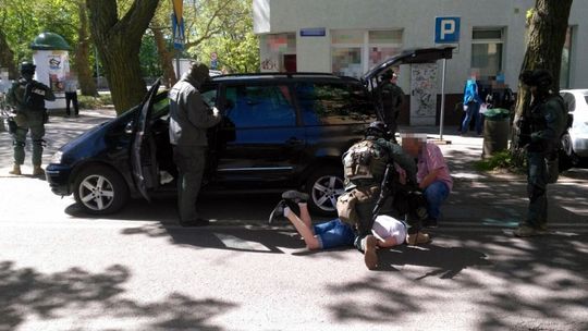 Zatrzymano dziesięć osób podejrzewanych o handel narkotykami