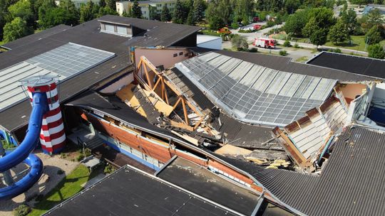 Zawalił się dach nad basenem Zawalił się dach nad basenem