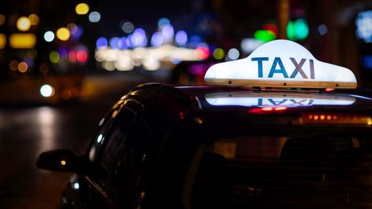Taksówkarz to zawód na wymarciu. Problemy zawodowych przewoźników
