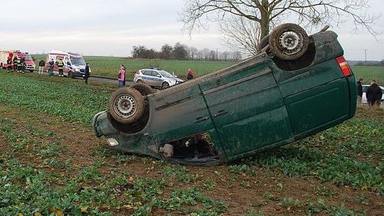Zderzenie dwóch osobówek. Dwie osoby w szpitalu