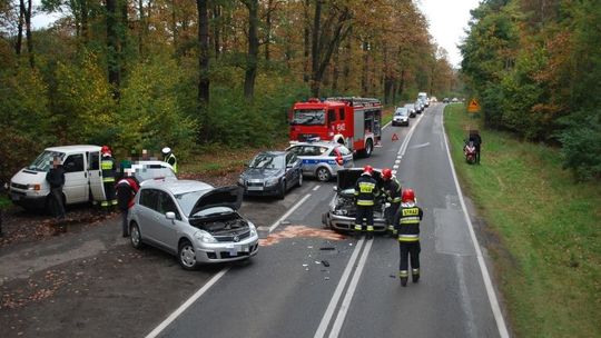 Zderzenie dwóch osobówek pod Gryfinem. Cztery osoby, w tym dzieci, w szpitalu