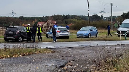 Zderzyły się samochód osobowy i bus [ZDJĘCIA]