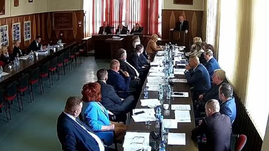 Zdesperowany Sawaryn po raz czwarty chce podnieść podatki. Liczą na nieobecność radnych