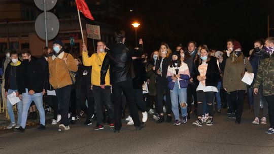 Zdeterminowani dużo ryzykują. Manifestacja zmieniła charakter [WIDEO, FOTO]