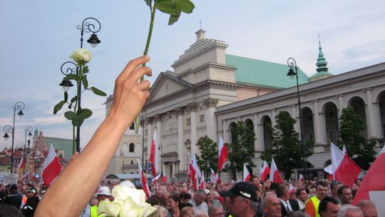 Zdjęcia "Marszu Pamięci" miesięcznicy smoleńskiej