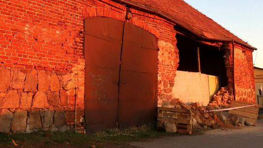 Zdmuchnęło... ścianę Zdmuchnęło... ścianę