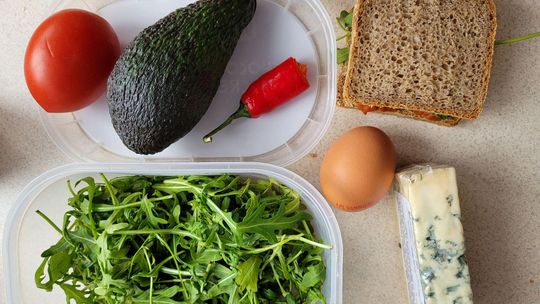 Zdrowe nawyki bez presji. Jak polubić dietę i skąd brać darmowe jadłospisy?