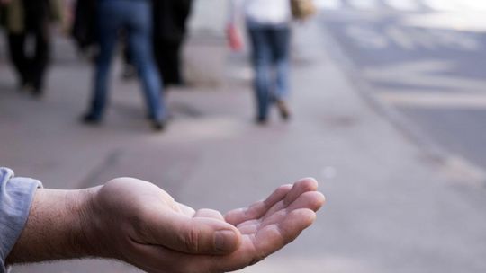 Kazali żebrać swoim dzieciom. Żebractwo to szansa dla rodzin na utrzymanie, czy wykorzystywanie dzieci?