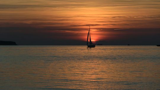 Żeglowanie po zmroku – jak się do tego przygotować? Żeglowanie po zmroku – jak się do tego przygotować?