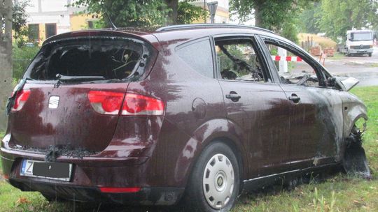 Zjechał z drogi i się spalił