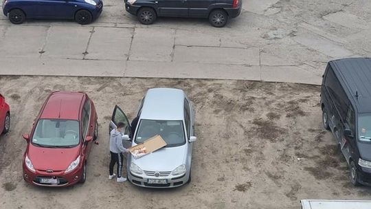 Zjedli i... zostawili po sobie śmietnik! [Czytelniczka przysyła zdjęcia]