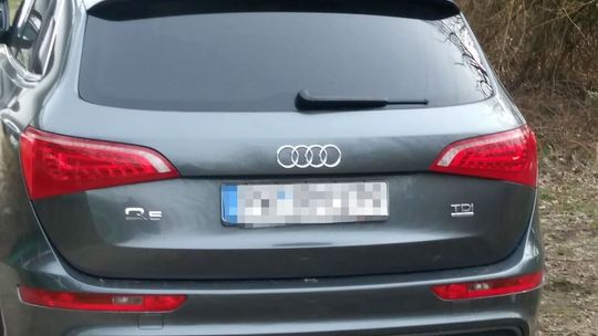 Złodziej na widok policjantów ukrył... twarz. Odzyskany samochód wart 116 tys. zł Złodziej na widok policjantów ukrył... twarz. Odzyskany samochód wart 116 tys. zł