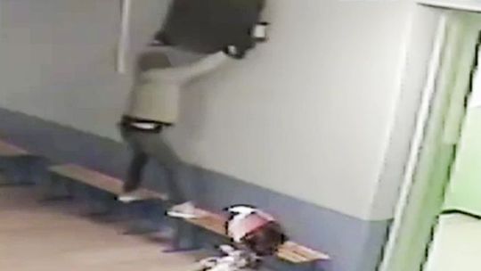 Złodziej wyniósł z domu telewizor i...pralkę