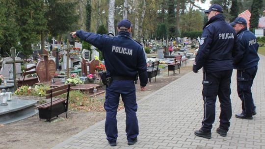 Złodzieje grasują na cmentarzach. Uważajmy!