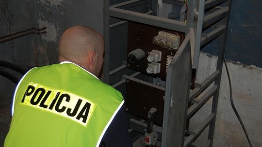 Złomiarze dostali się do skrzynki energetycznej