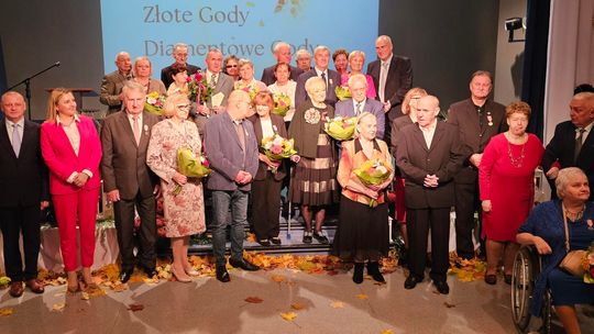 Złote gody z medalem i diamentowe gody z upominkiem okazją do spotkań i ponownego świętowania [FOTO]