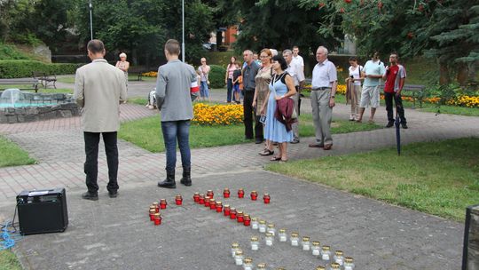 Złóżmy hołd Powstańcom