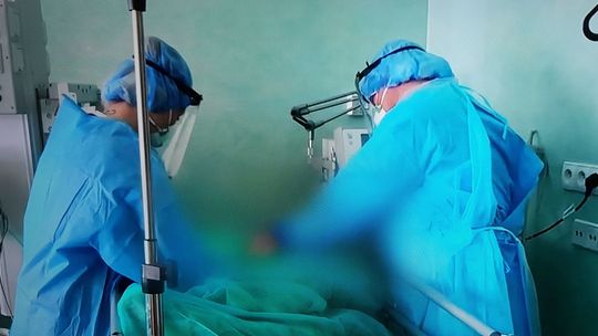 Zmarł 58-latek z powiatu gryfińskiego. Ponad tysiąc nowych osób zakażonych koronawirusem w regionie