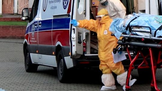 Zmarł na COVID-19. Więcej testów – więcej zakażonych