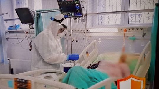 Zmarł pacjent cowidowy. Rośnie u nas liczba wykrytych zakażonych 