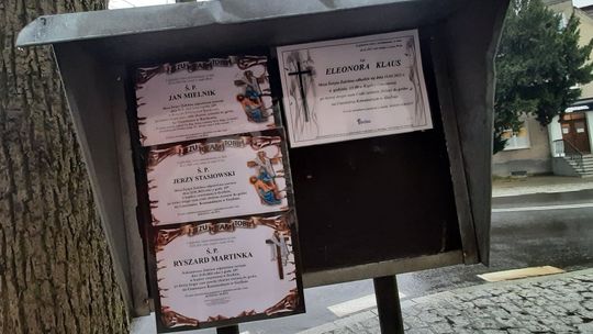 Zmarłych mniej, klepsydry zaczęły zmieniać formę