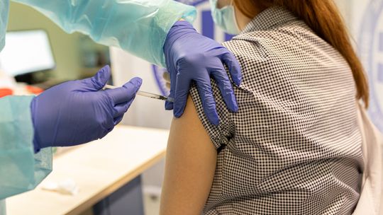 Zmiany w programie szczepień. Sprawdź, kiedy się zapisać i kto będzie szczepił przeciw Covid-19