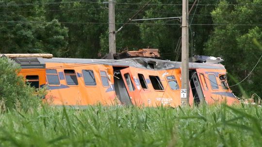 Zmiażdżona została kabina maszynisty - o tragedii kolejowej koło Daleszewa informuje Tomasz Kubiak z KWPSP [WIDEO]