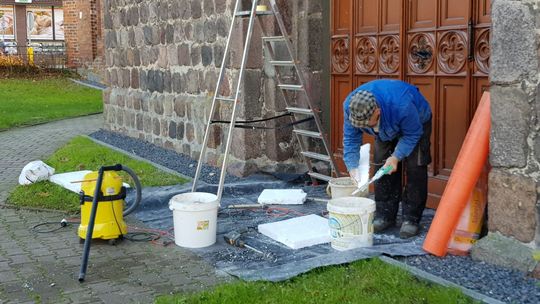 Zmieniają się wrota gryfińskiego kościoła Zmieniają się wrota gryfińskiego kościoła