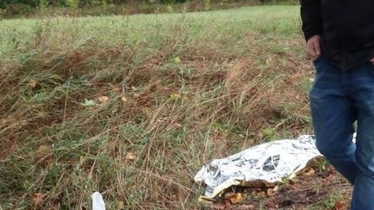 Znaleźli go martwego z dala od domu. Bez butów