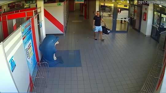 Zniszczył wagę na Lagunie. Policja prosi o pomoc w identyfikacji