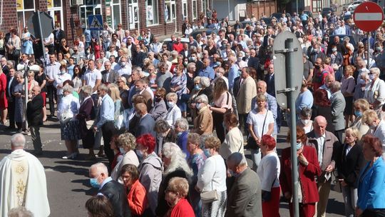 Zobacz, jak wyglądała procesja Bożego Ciała na Starym Mieście w Gryfinie [WIDEO, FOTO]