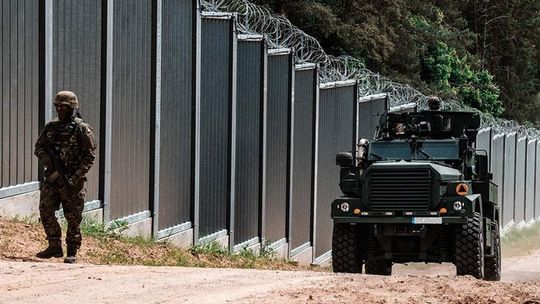 Polskich żołnierzy na granicy z Białorusią zakuli w kajdanki. Poruszenie w armii