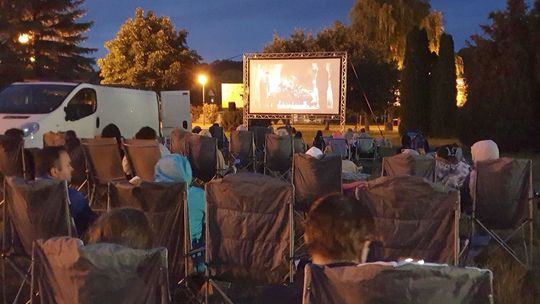 Zorganizowali kino pod chmurką [ZDJĘCIA]