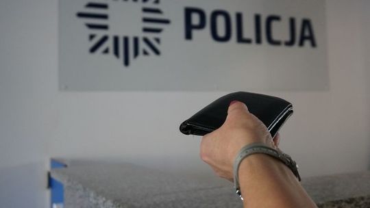 Zostawił na ławce 1,5 tys. zł