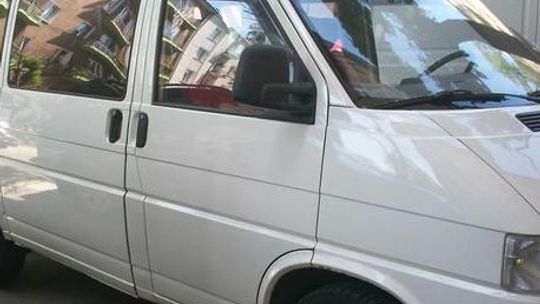 Zrabowali kluczyli z transportera, by ukraść bmw