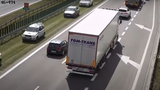 Wykombinowali dla siebie czwarty pas na ekspresówce. Poszukuje ich policja [WIDEO]