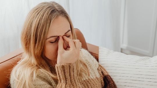 Mniej zwolnień lekarskich, ale rewolucja w przyczynach. Psychika i urazy dominują w nowym raporcie ZUS