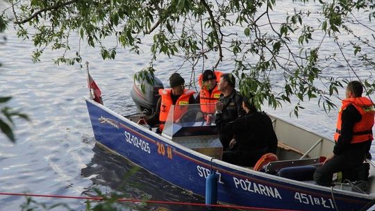 Zwalczanie zanieczyszczenia na dużej powierzchni Odry