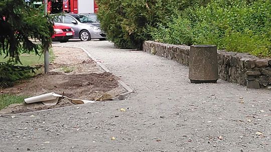 Zwęzili ścieżkę wyjściową z parku. To bzdura - uważa czytelnik