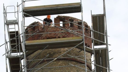 Zwieńczenie wieży w remoncie