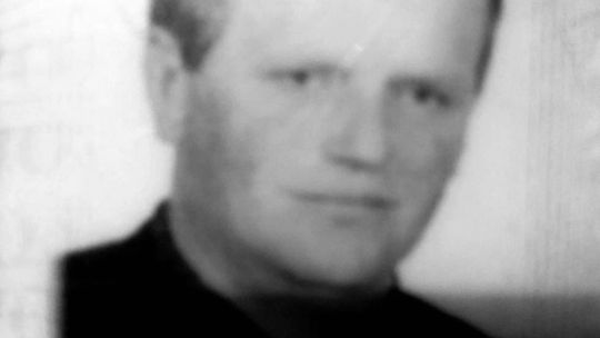 Zwłoki odkryto pod materacem. Czy jest to zaginiony mężczyna?