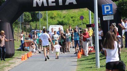 Zwycięzcy biegu na 4 kilometry - XIX Bieg Dookoła Morynia i Jeziora Morzycko 