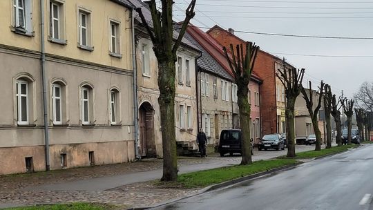 Zygzakiem jechał przez całą miejscowość i wpadł pod domem