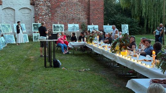 Żywa historia Kołbacza. Archiwalne zdjęcia, anegdoty i spotkanie po latach w cysterskim wirydarzu