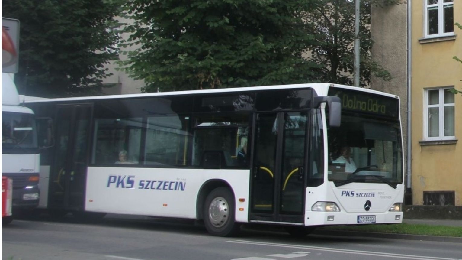 Chcesz kupić na maj autobusowy bilet miesięczny? Wiemy, jak to zrobić w czasa...