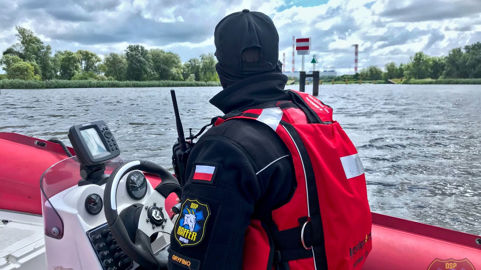 Osp Raffer OSP Raffer Gryfino patroluje Odrę, dbając o wakacyjne bezpieczeństwo
