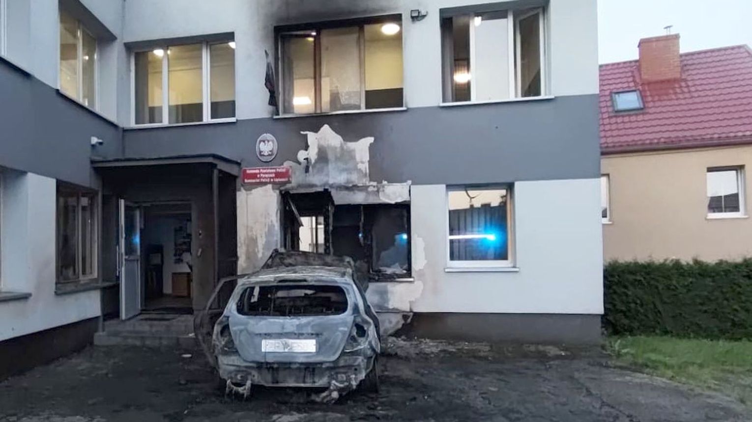 Podpalono radiowóz i komisariat policji. Zrobiła to z zemsty?